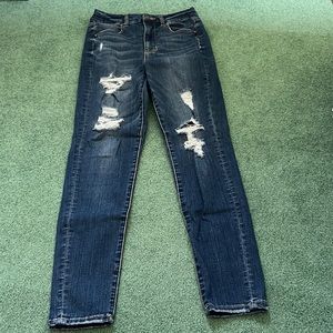 American Eagle women’s distressed curvy super hi-rise jegging size 6 regular